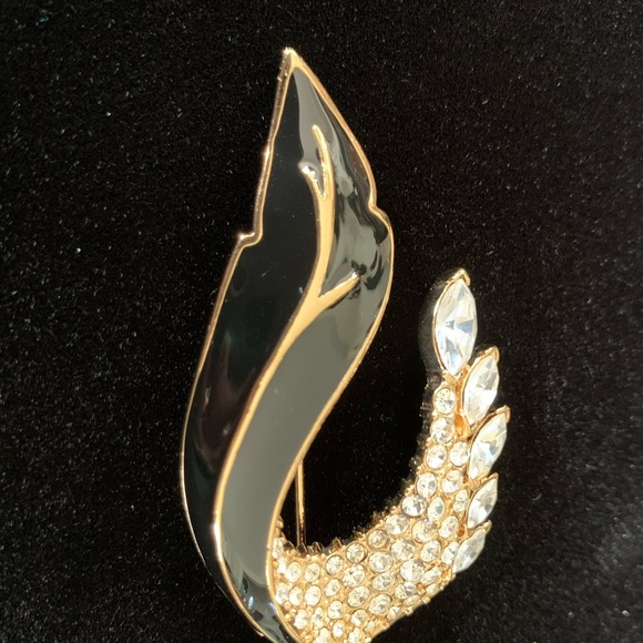 VINTAGE Crown Trifari Brooch - Picture 4 of 12
